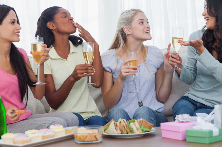ホテルのスイートで宿泊しながらガールズトーク 女子会に行ってみたい男性は18 ニュースサイトしらべぇ