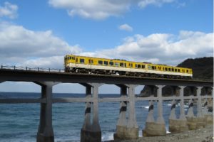 【北海道、鹿児島、山梨…】途中下車したい！絶景・グルメが味わえるローカル線5つ