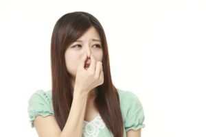 自分のあのニオイ…男性より女性のほうが気にしていることが判明！