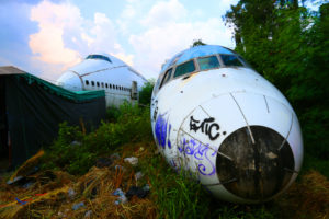 堂々と飛行機がポイ捨てされているバンコクの広場に潜入！