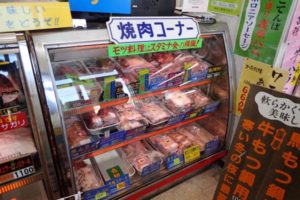 カンガルーにワニ肉も！馬刺しをその場で食べられる肉屋『富士竹』が面白い