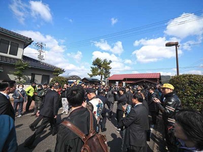 お披露目当日の隼駅