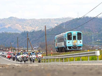 「隼」20台がパレードで祝福