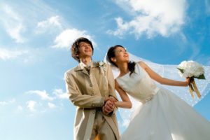 ネットがきっかけで結婚した人はまだまだ少ない！でも20代は…