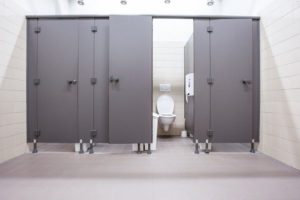 永遠に空かない個室トイレ　「入るのを諦めた」人の割合とは？
