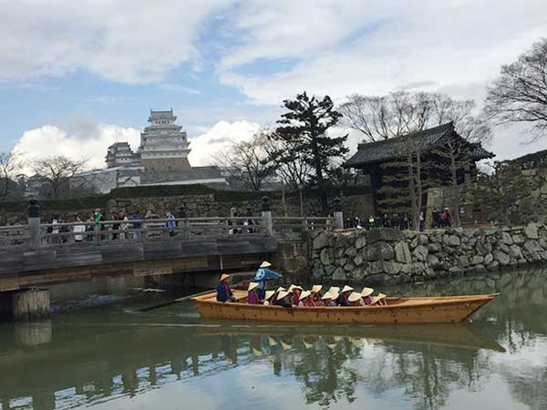 姫路城と和船
