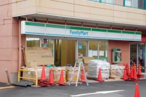 近所のコンビニが閉店！「食べ物が…」死活問題への発展も