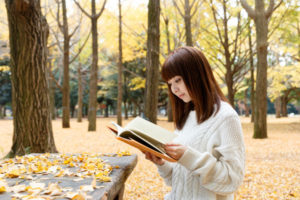 間もなく終わる読書の秋　読む人読まない人から見えてくる3つの傾向