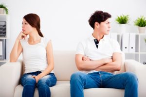 年代ごとに男女で開きも「つき合うんじゃなかった」人の存在