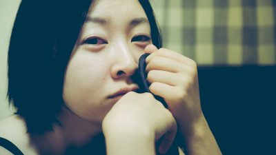 泣く女