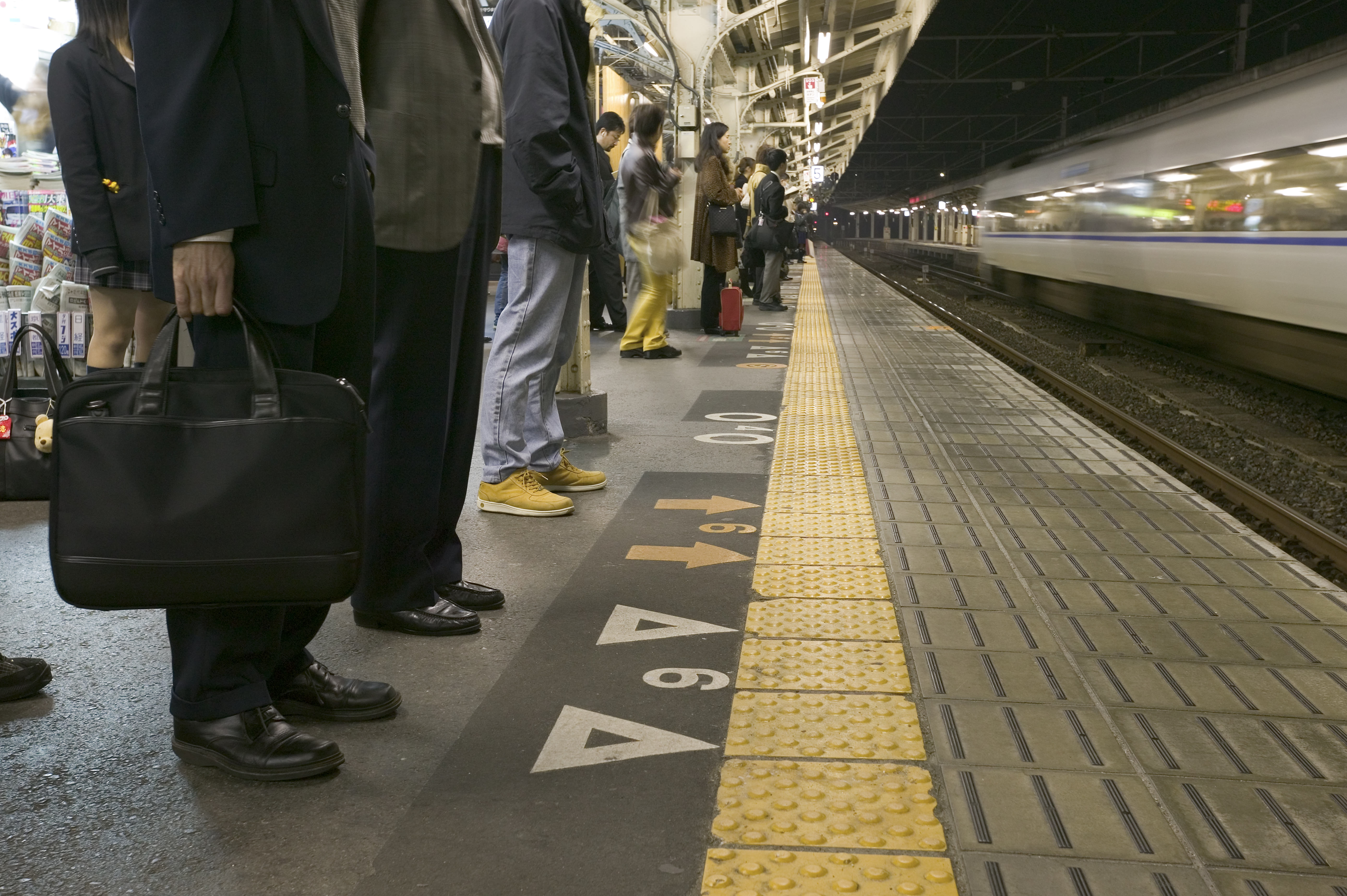 大阪地震により帰宅難民が発生 3時間閉じ込められた 10キロ歩いた と嘆きも ニュースサイトしらべぇ