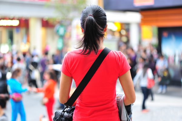 若い女性は半数以上！すれ違う人と自分の容姿を比べる理由 ニュースサイトしらべぇ