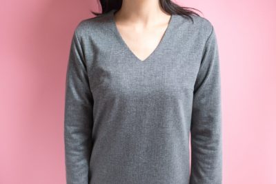 巨乳のVネック