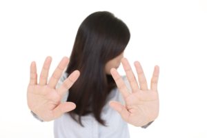 断る勇気？　たった一回「NO」が言えなくて人生が壊れた女性3選