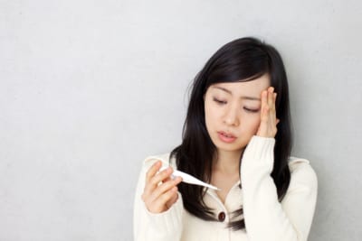 女