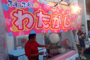 千葉県のお祭りで出会った『巨大綿あめ職人』が地味にスゴい