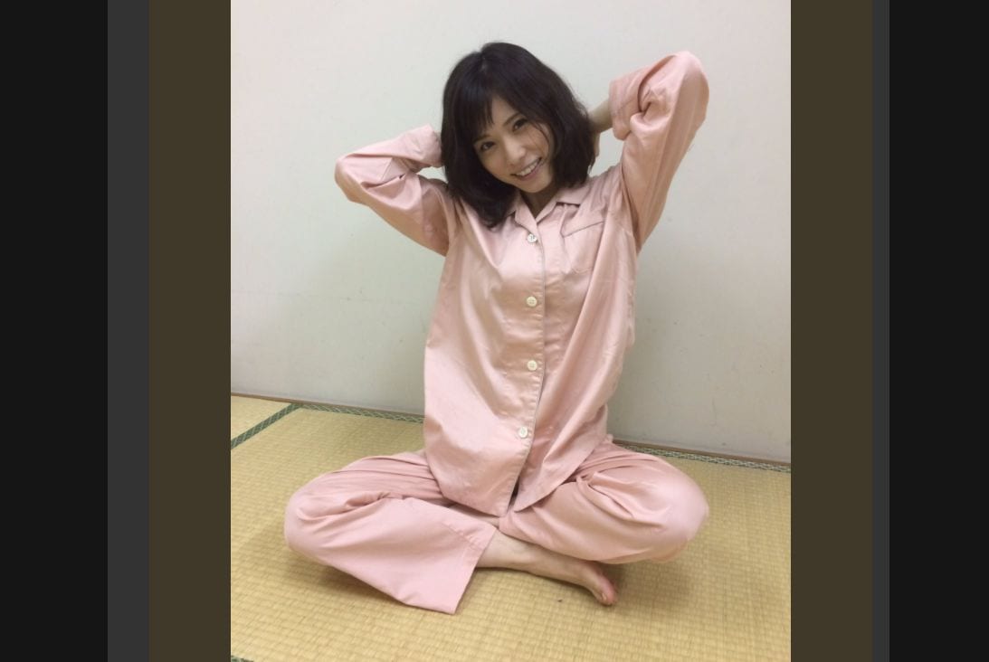 松岡茉優のパジャマ姿がかわいすぎる グラビア風ポーズに反響 Sirabeematsuokamayu00