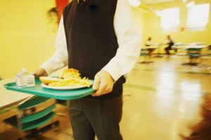 ヒドい！　小学校で給食を残した時に教師にされた最悪行動3選