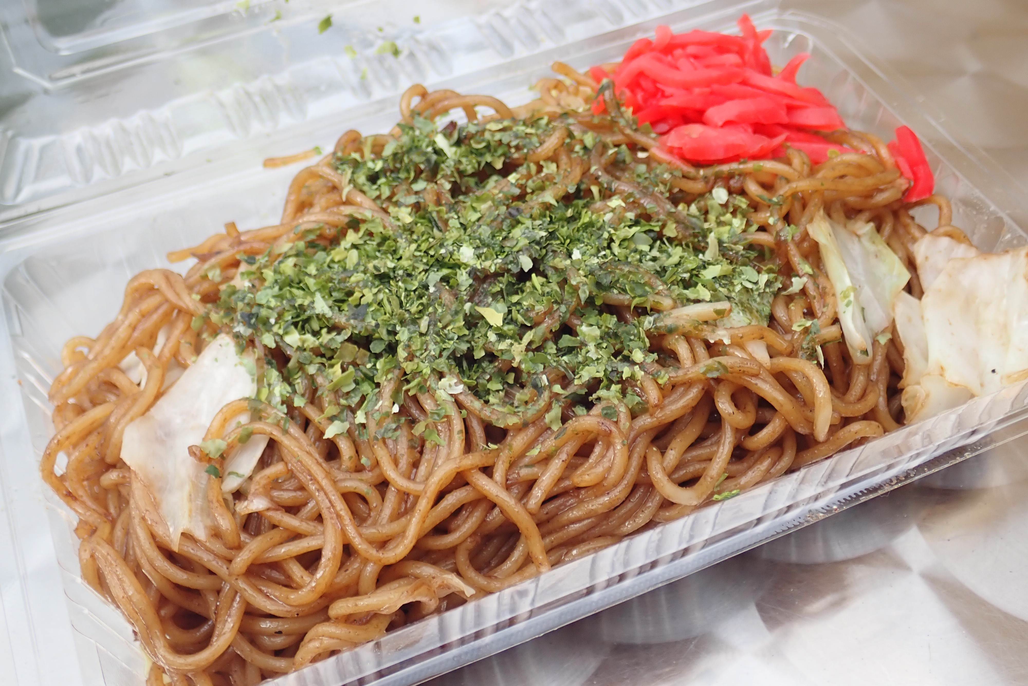 これだけ食べに行きたい！ 川崎競馬場の『激辛焼きそば』がウマすぎる – ニュースサイトしらべぇ
