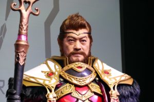 松平健が人生初コスプレを披露　「ゲームは子供に教わってます」