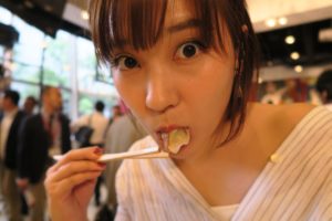 日本式餃子をおしゃれに　「GYOZA IT．」が美女率高めで美味