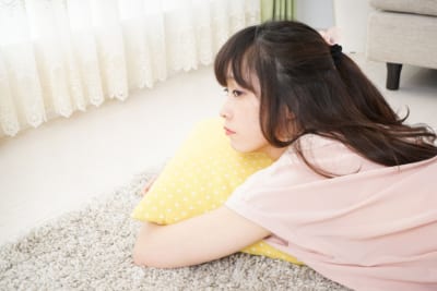 女