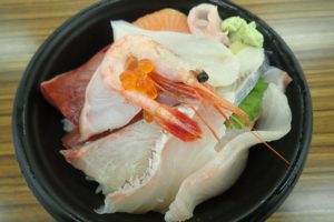 最強の「500円海鮮丼」！　北海道網走市『さかなの金川』がスゴすぎる