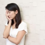 女