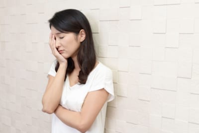 女