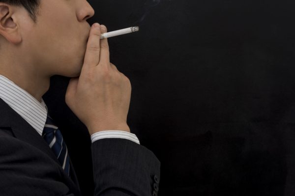 必死すぎる 禁煙の会社でタバコを吸う人がした最悪行動3選 Sirabee