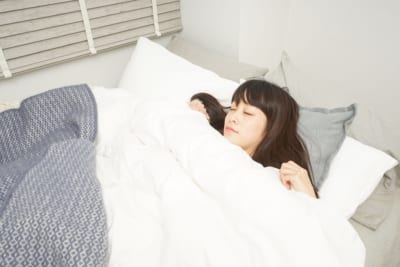 女