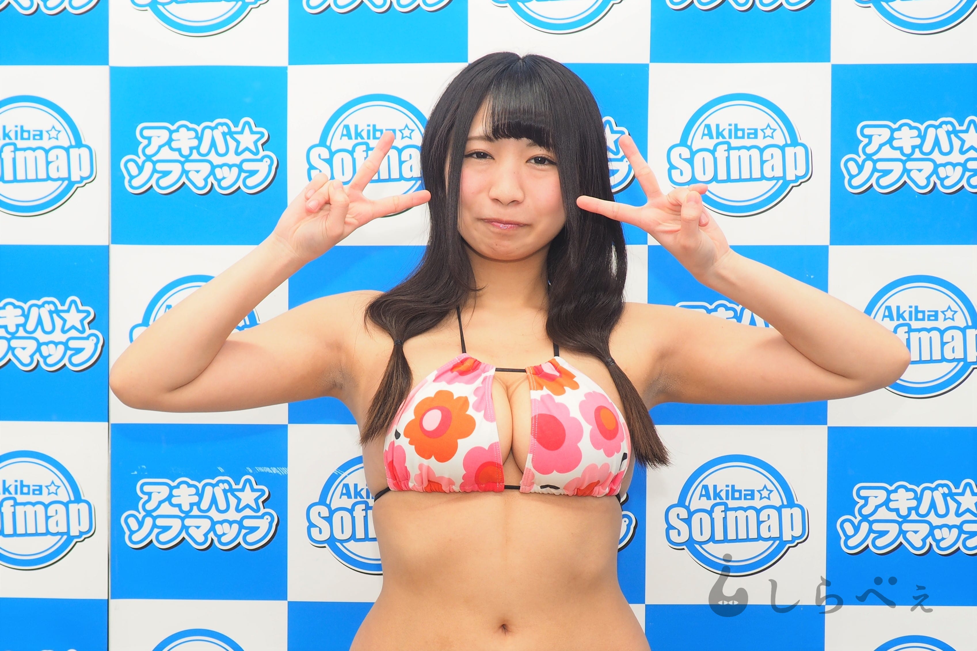 Gカップグラドル 西堀智美 花びらで隠すシーンにドキドキ Sirabeenishi3