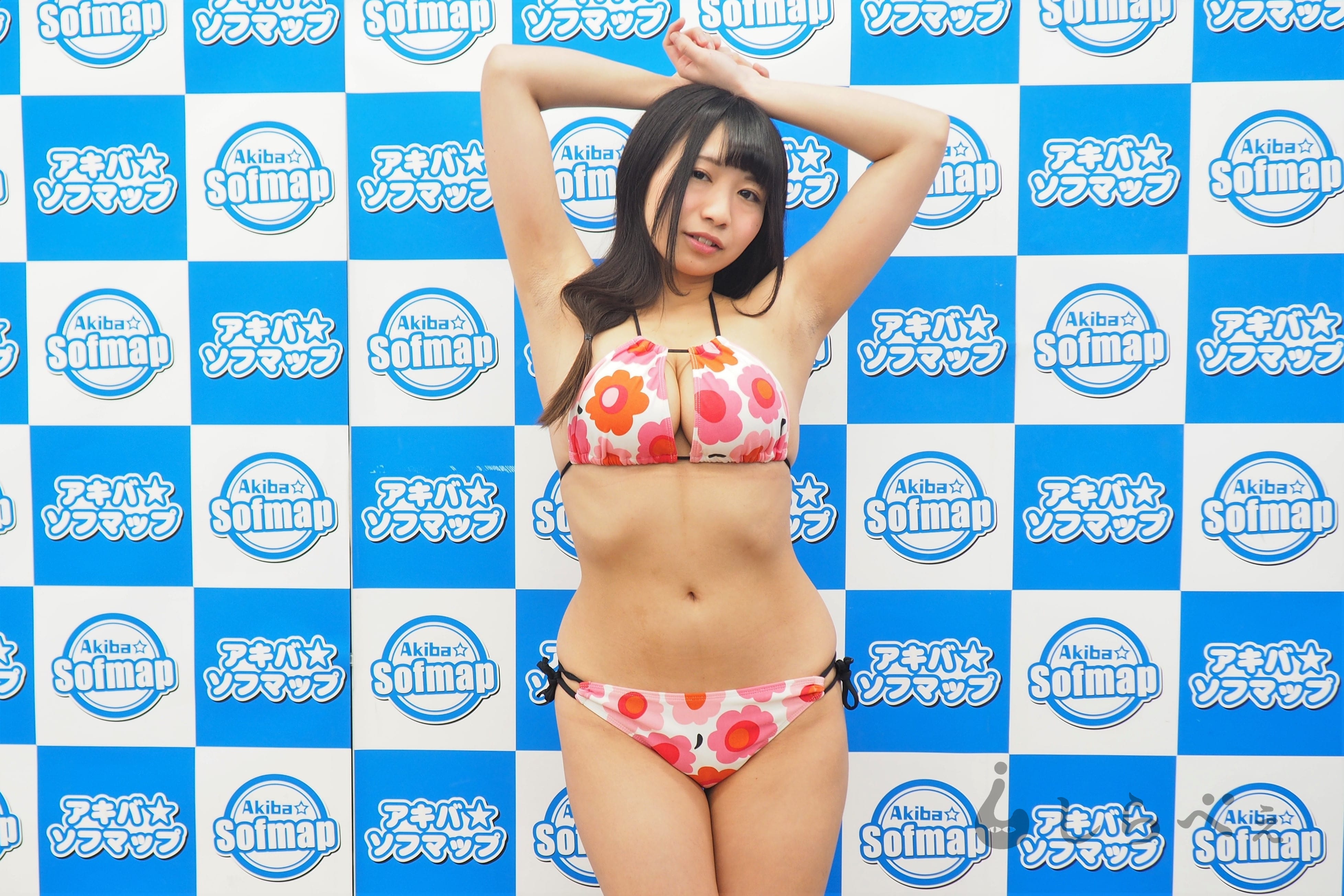 Gカップグラドル 西堀智美 花びらで隠すシーンにドキドキ Sirabeenishi4