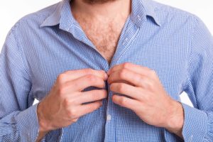 中性的な男性が注目されて…　胸毛がある男性はどのような気持ちなのか？