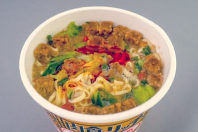 カップヌードル 肉食リッチ 贅沢肉盛り担々麺 できあがり