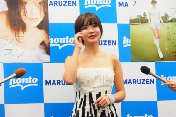 美人プロゴルファー アン シネが初の写真集 水着姿は すごく恥ずかしかった ニュースサイトしらべぇ