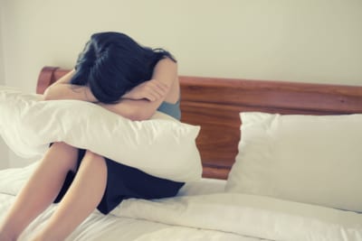 泣く女性