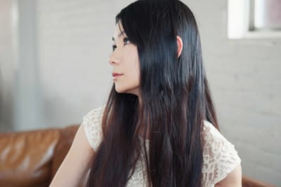 女