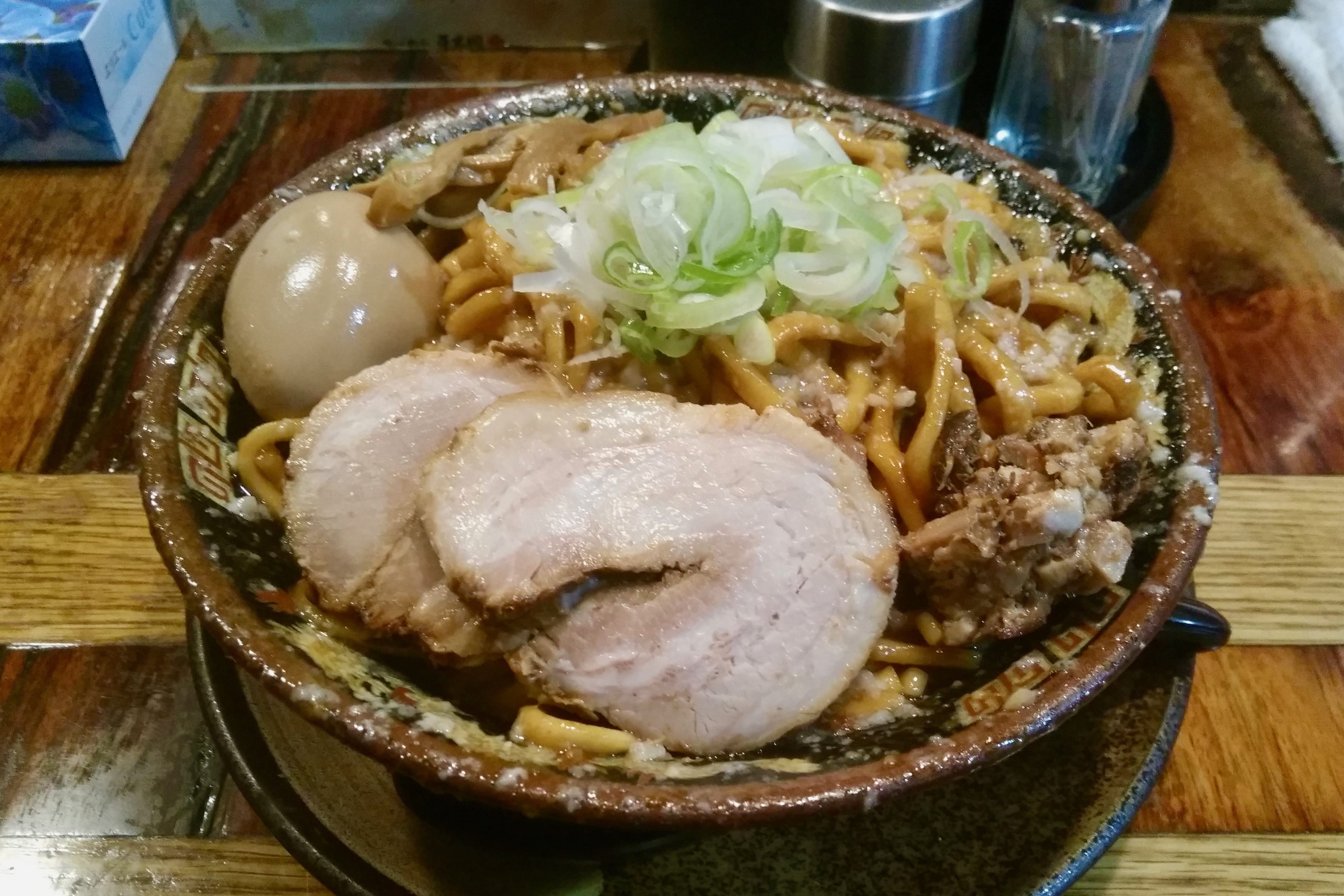 油まみれのまぜそば 平大周 の爆盛油脂麺がこってりすぎてもはや給油レベル ニュースサイトしらべぇ