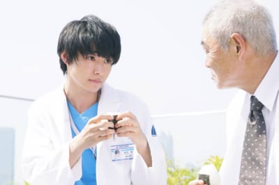 山崎賢人,柄本明