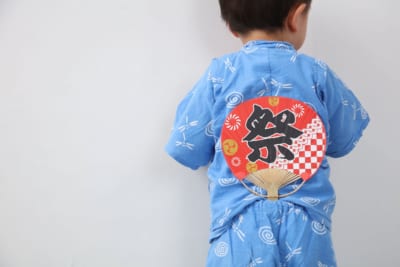 甚平を着た男の子