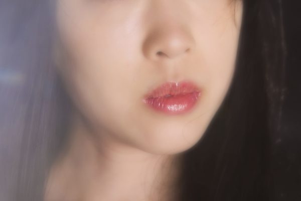 女性の赤い唇