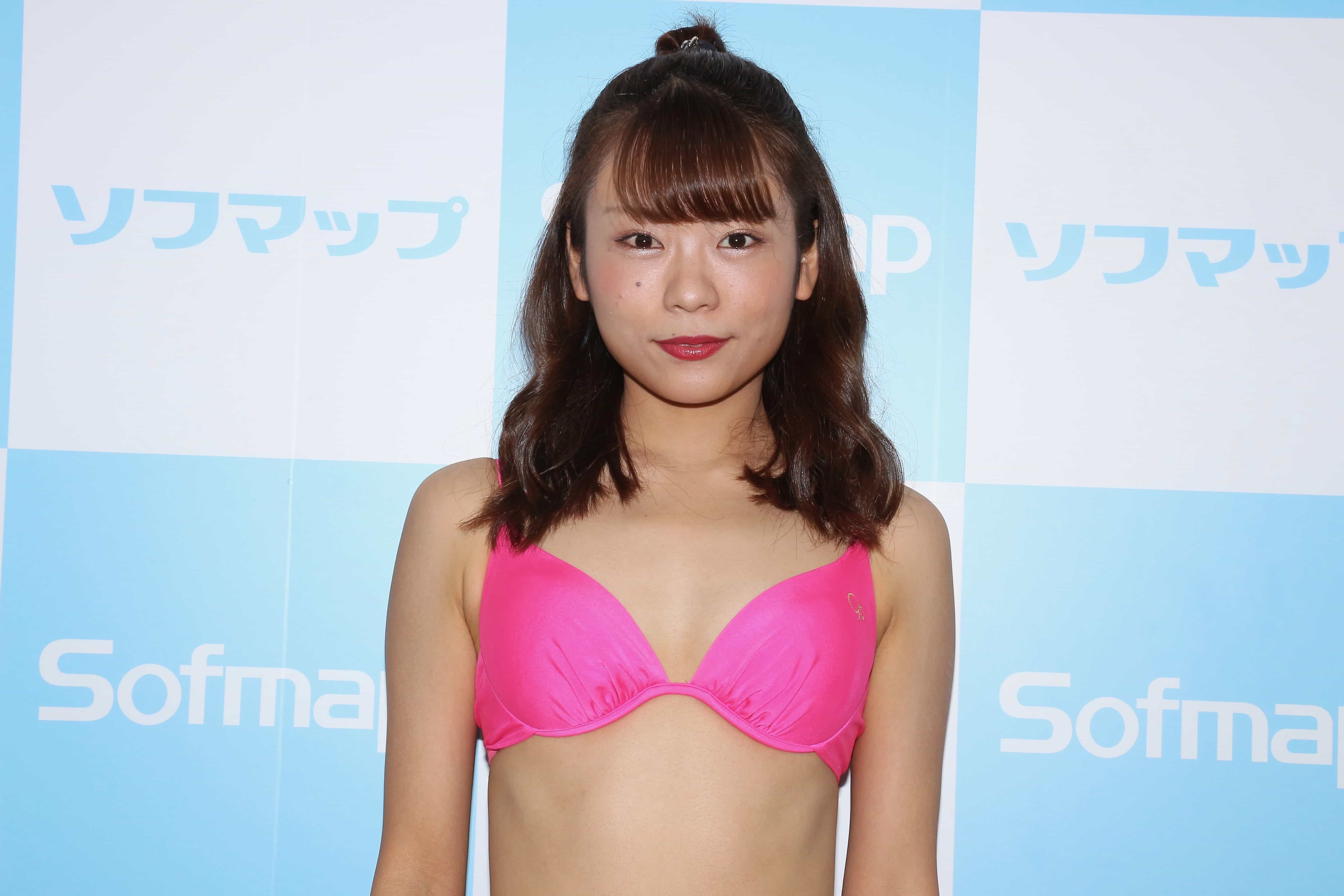 グラドル 立花このみがちっぱいで魅せる ギリギリ露出は最終的に手ブラに Sirabeetachibana7 グラドル 立花このみがちっぱいで魅せる ギリギリ露出は最終的に手ブラに Sirabeetachibana7