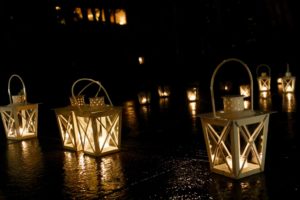 軽井沢高原教会が幻想的な「ランタンの森」に　ゴスペルなどロマンチックなイベントも開催