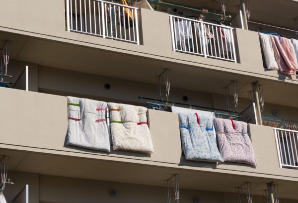 マンション上階住人の洗濯物がベランダを覆う 管理会社の対応に 激おこ ニュースサイトしらべぇ