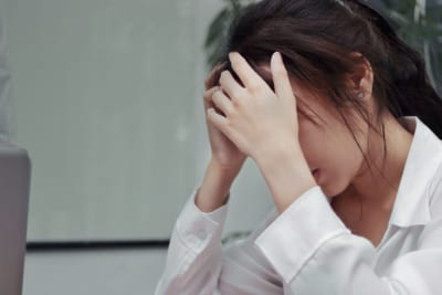 困る女性