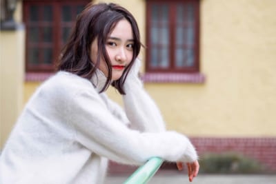 女