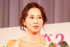 河北麻友子、細すぎる脚が話題に　「加工してる？」「スタイル良すぎ」