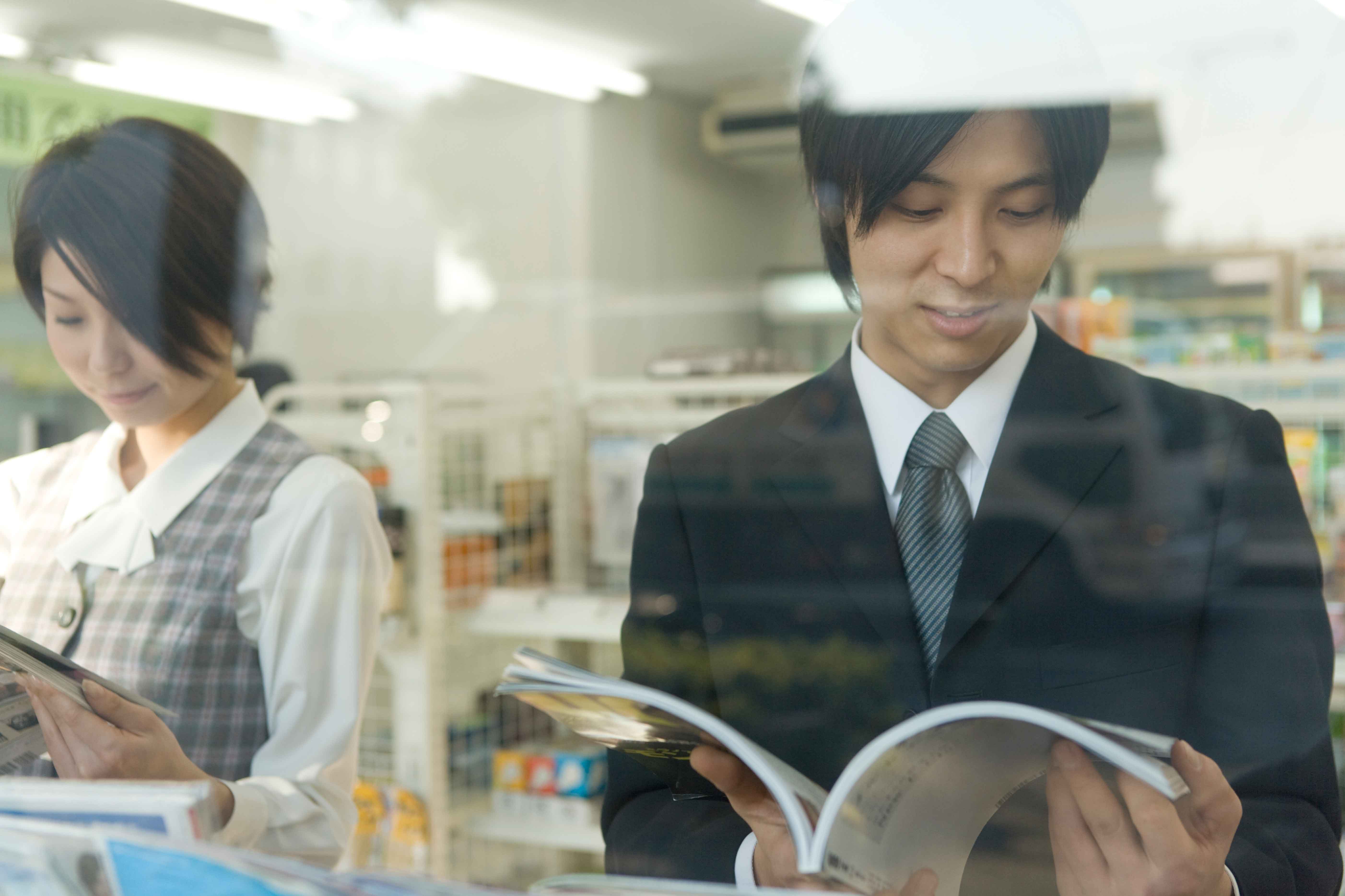 コンビニで立ち読み