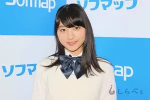 現役JK・早坂美咲が大人グラビアで魅せる　制服シーンは「しっくりくる」と笑顔